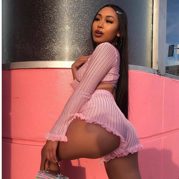 💞2-Piece Crop Top & Shorts Set - Picture 2 of 4